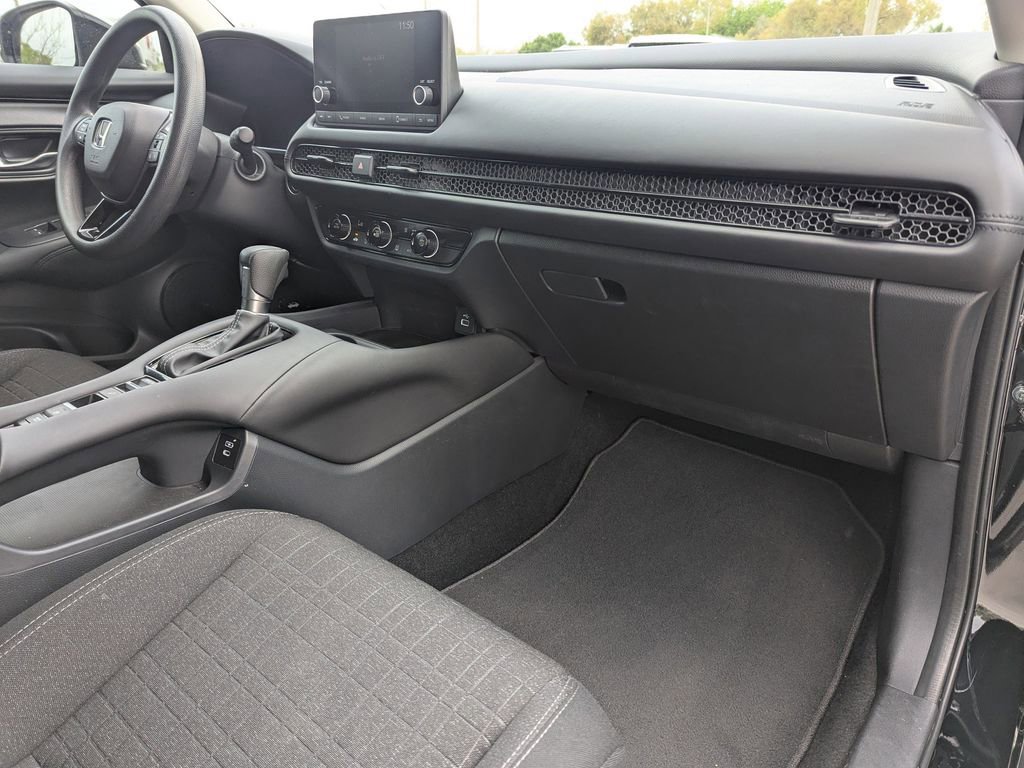 Used 2025 Honda HR-V LX image 9