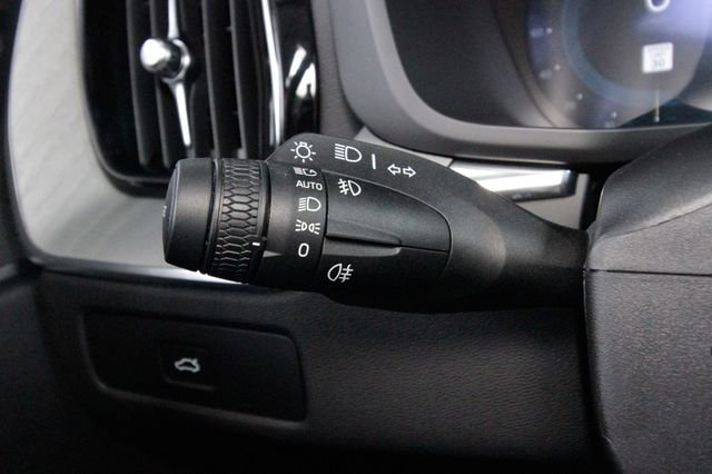 Used 2025 Volvo XC60 B5 Plus image 21