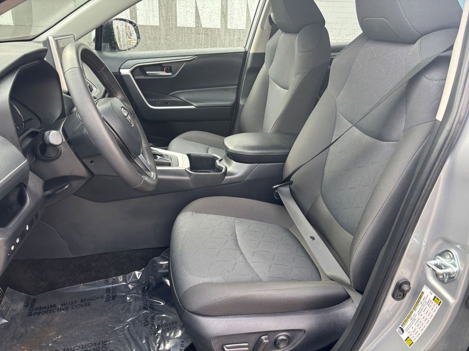 Used 2025 Toyota RAV4 XLE image 32