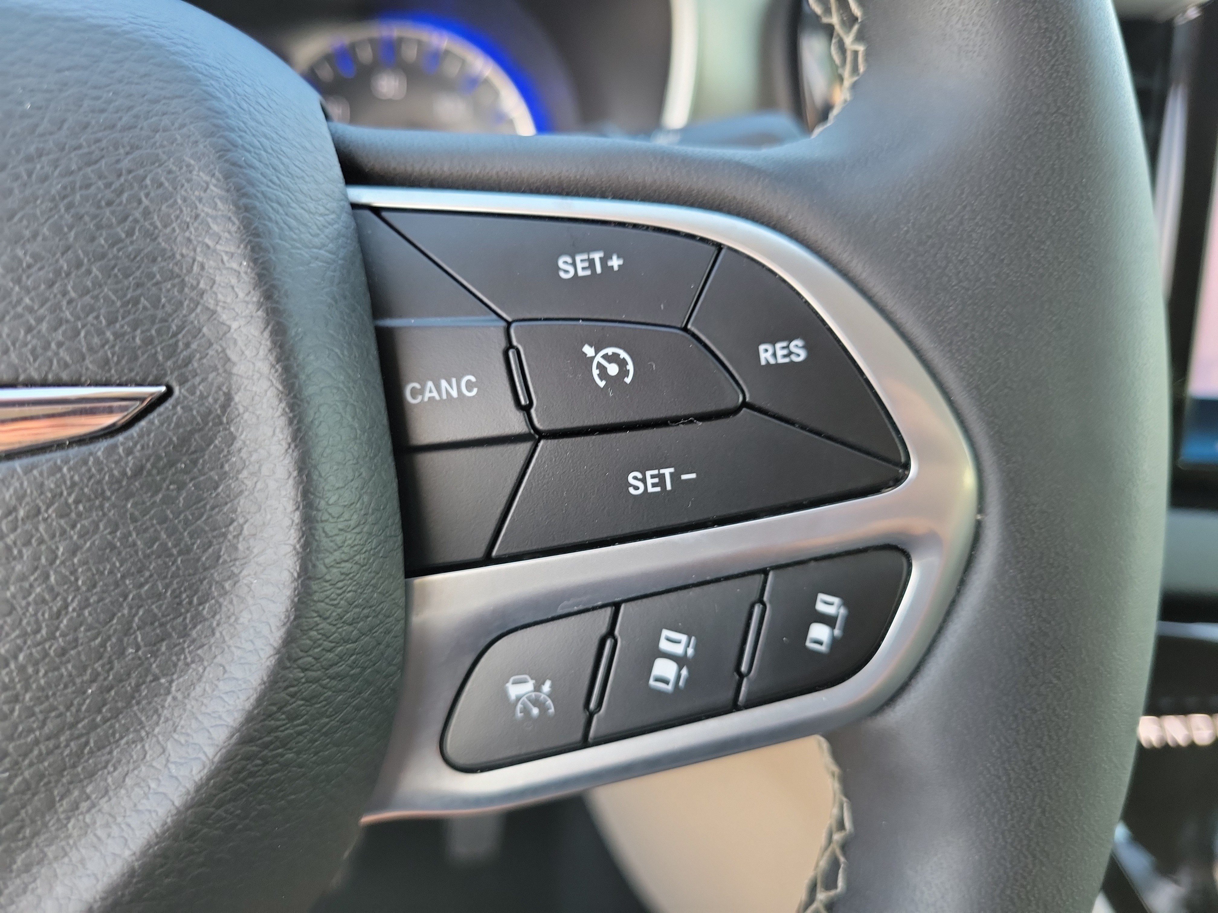 Used 2024 Chrysler Pacifica Touring-L FWD image 22