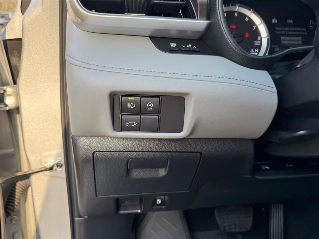 Used 2024 Toyota Highlander LE AWD/4WD image 20