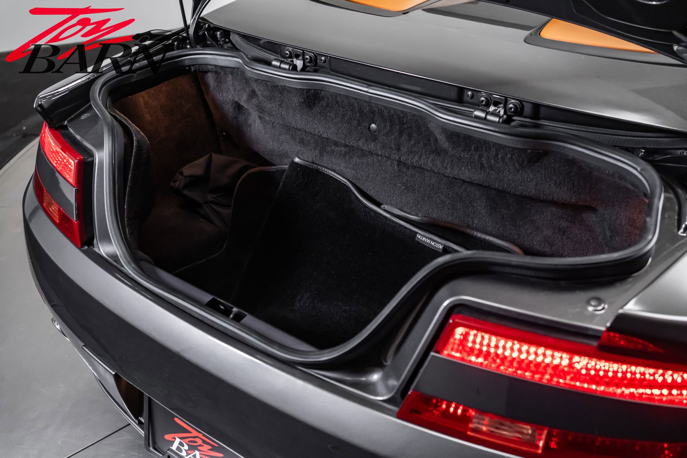 Used 2009 Aston Martin V8 Vantage Roadster RWD image 46