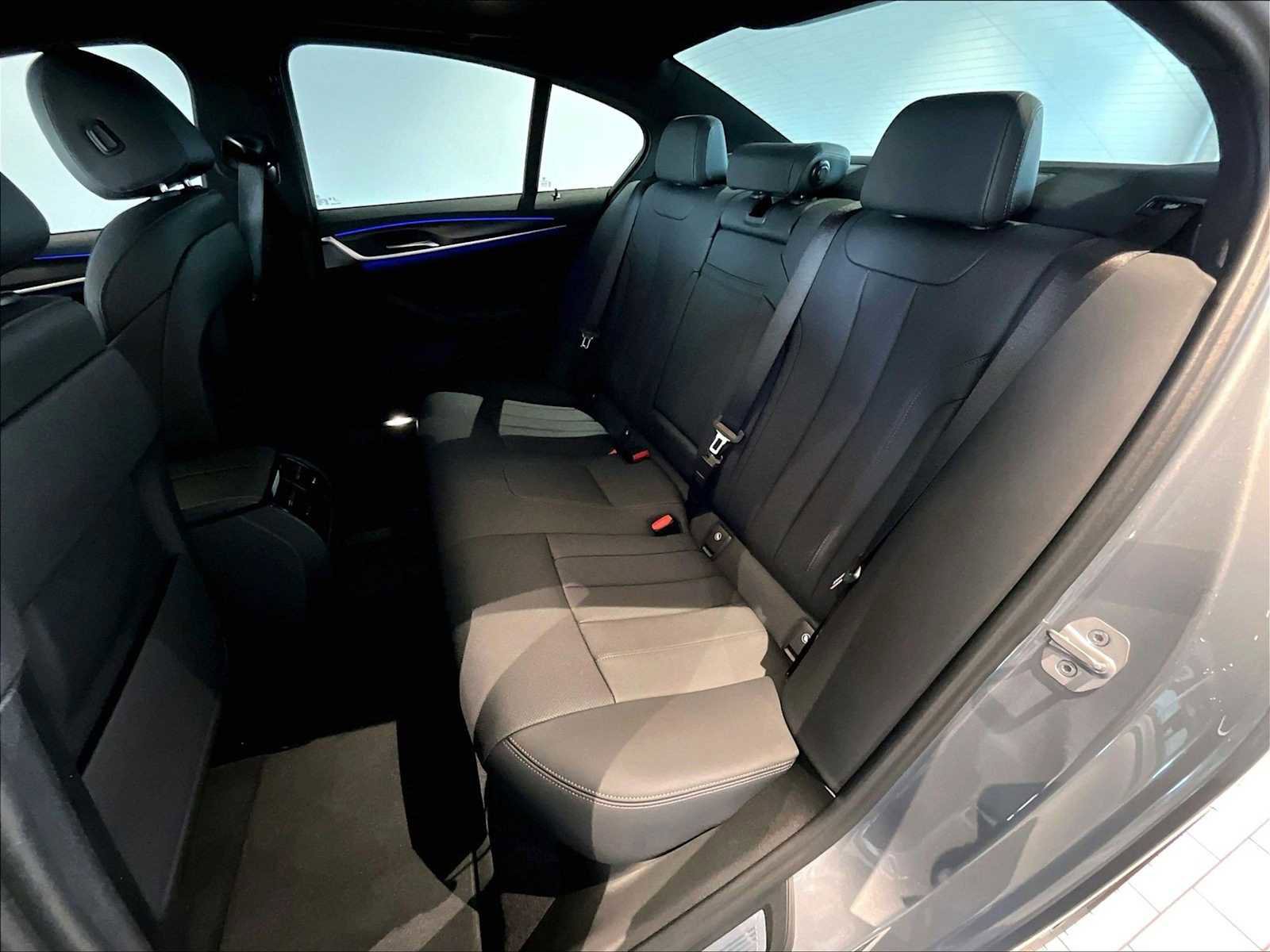 Used 2023 BMW 540i w/ M Sport Package RWD image 31