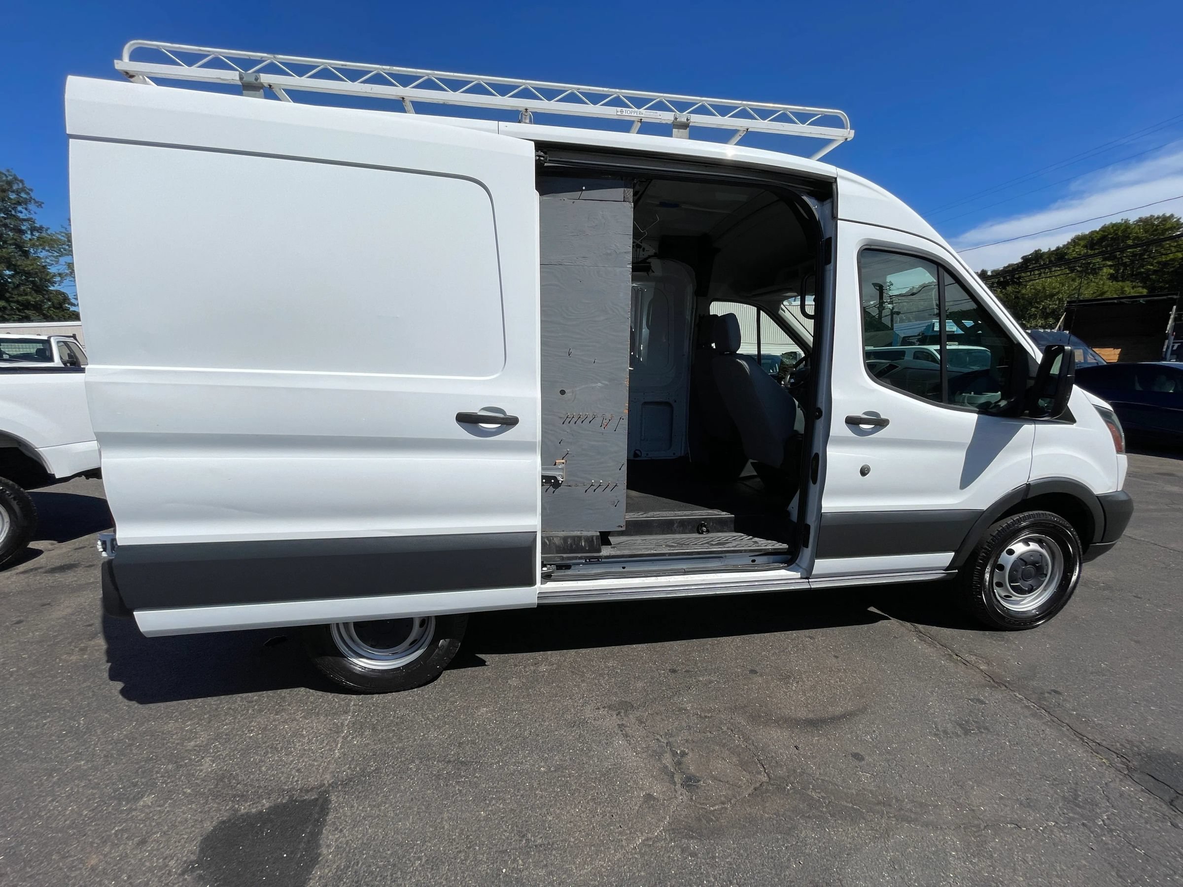 Used 2015 Ford Transit 250 130 Medium Roof RWD image 32