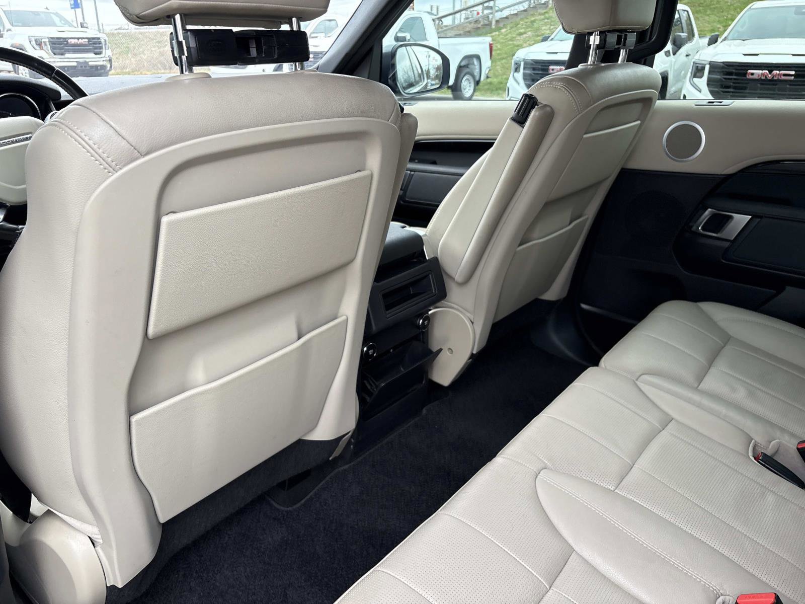 Used 2018 Land Rover Discovery SE image 29