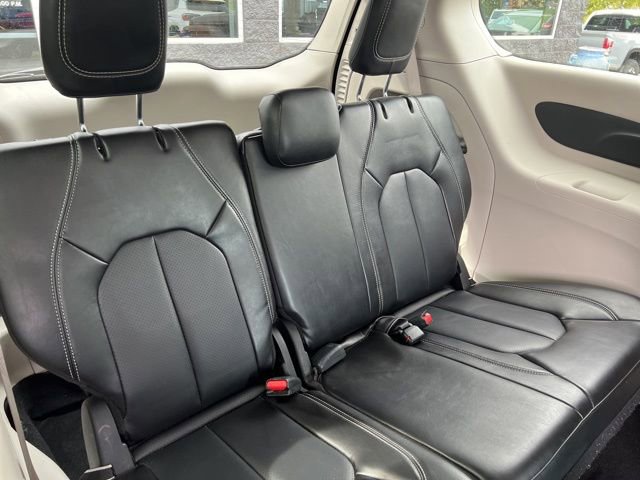 Certified 2024 Chrysler Pacifica Touring-L FWD image 13