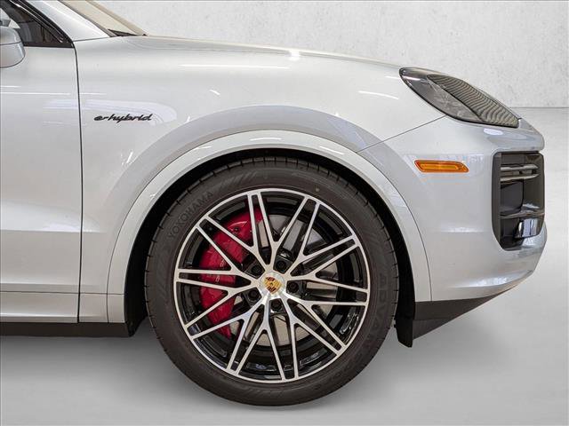 Used 2024 Porsche Cayenne Turbo image 11