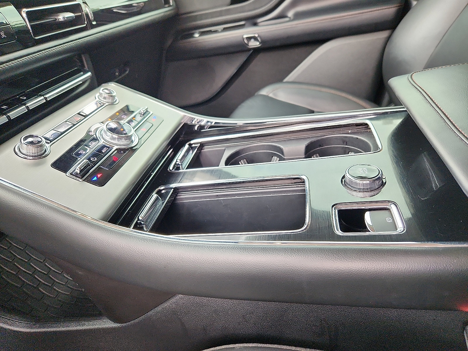 Used 2023 Lincoln Aviator 2WD w/ Premium Package image 20