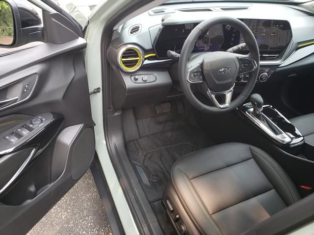 Used 2025 Chevrolet Trax ACTIV FWD image 10