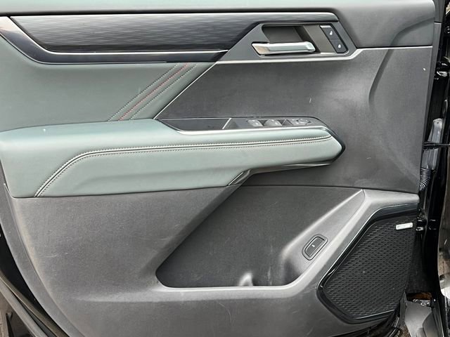 Used 2024 GMC Acadia AT4 w/ Luxury Package image 17