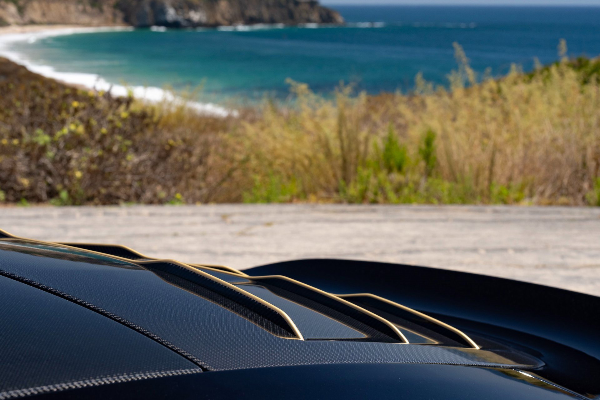 Used 2024 Aston Martin Valour image 27