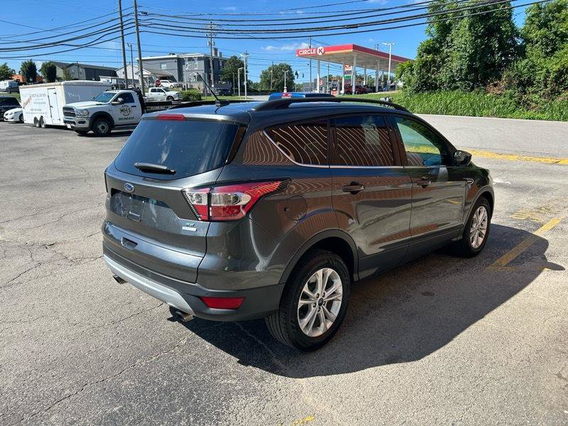 Used 2017 Ford Escape SE w/ Equipment Group 201A FWD image 4
