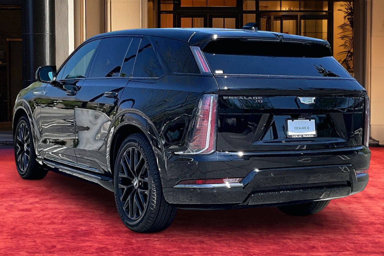 New 2026 Cadillac Escalade IQ Sport 2 w/ LPO, ONYX Package AWD/4WD image 4