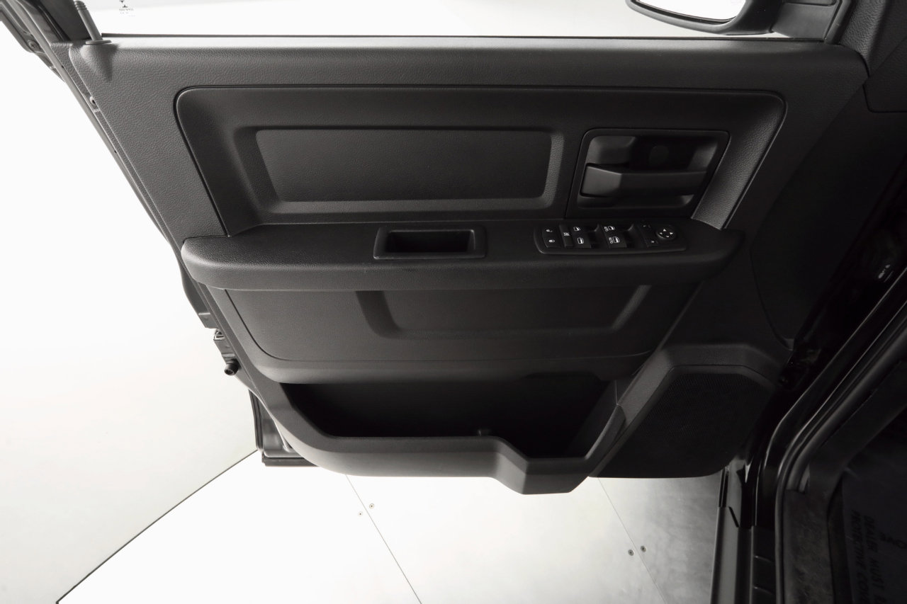 Used 2017 RAM 1500 ST w/ SXT Appearance Group image 9