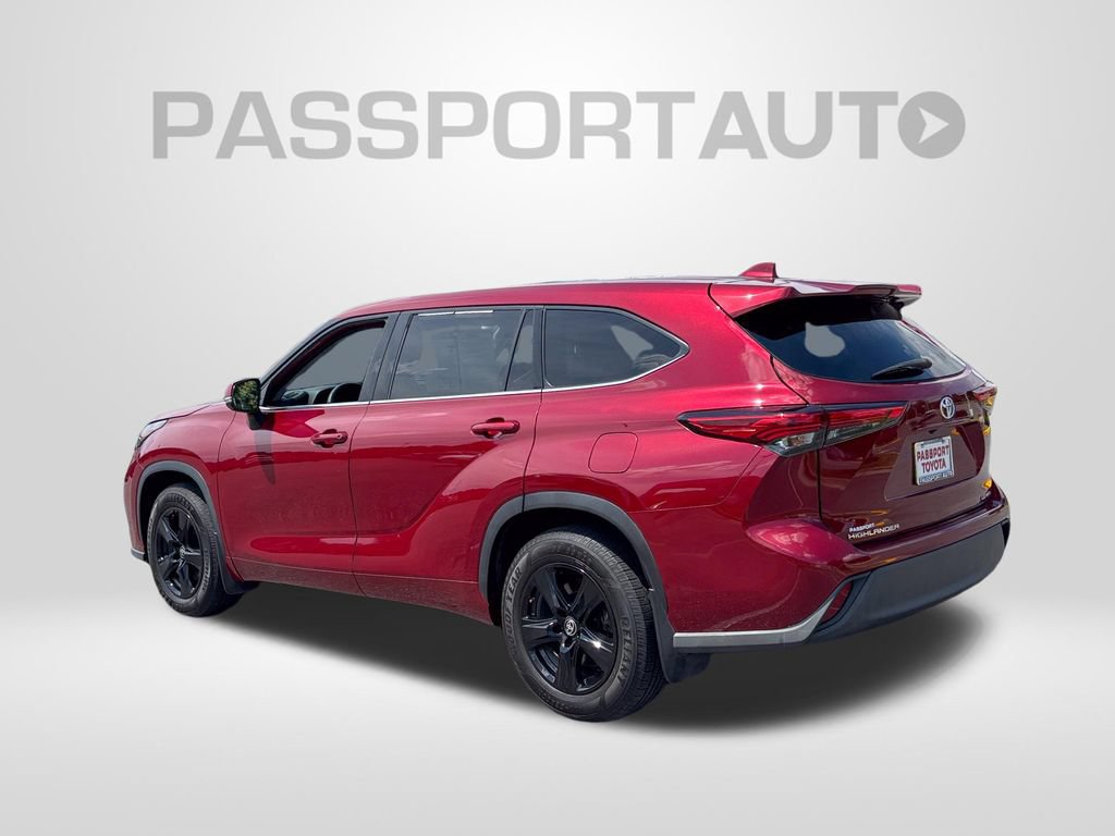 Used 2020 Toyota Highlander LE AWD/4WD image 4