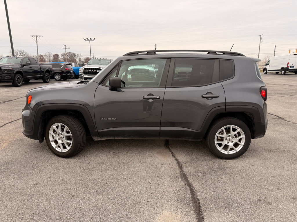 Used 2022 Jeep Renegade Latitude image 2