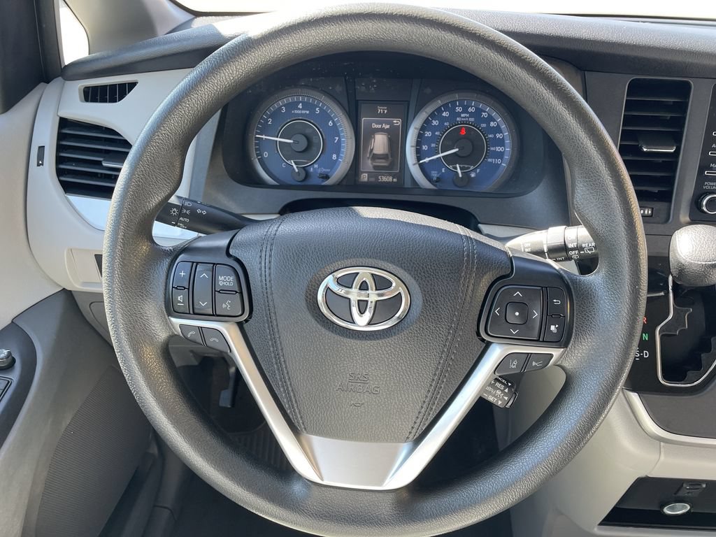 Used 2020 Toyota Sienna LE w/ LE Preferred Package FWD image 16
