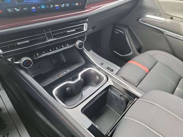 Used 2025 Chevrolet Traverse RS w/ LPO, Floor Liner Package AWD/4WD image 21