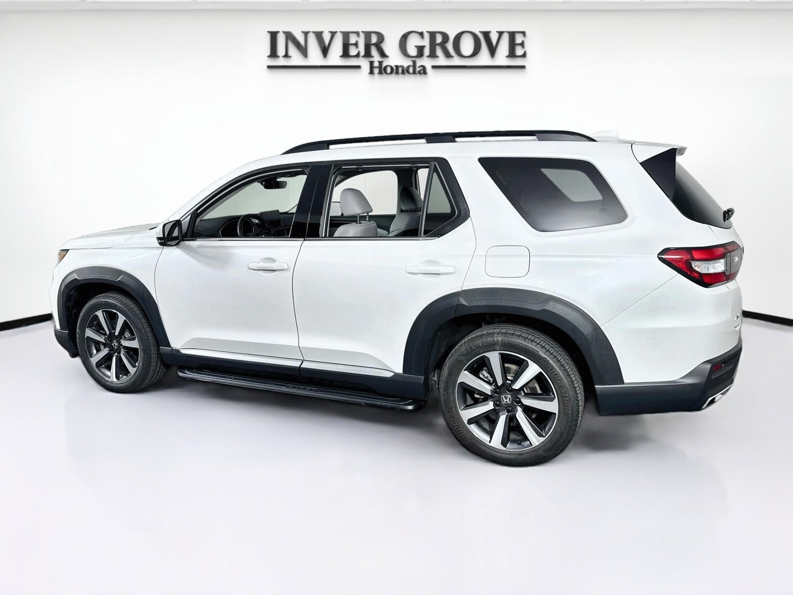 Used 2025 Honda Pilot Touring image 7