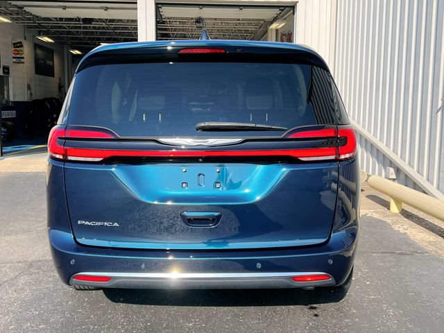 Used 2023 Chrysler Pacifica Touring-L w/ Uconnect Theater Family Group FWD image 8