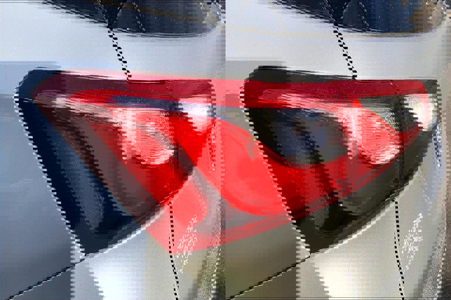 Used 2018 Chevrolet Equinox Premier image 25