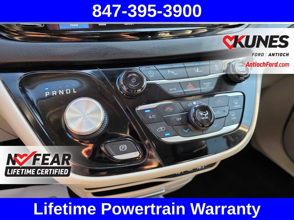 Used 2023 Chrysler Pacifica Touring-L FWD image 42
