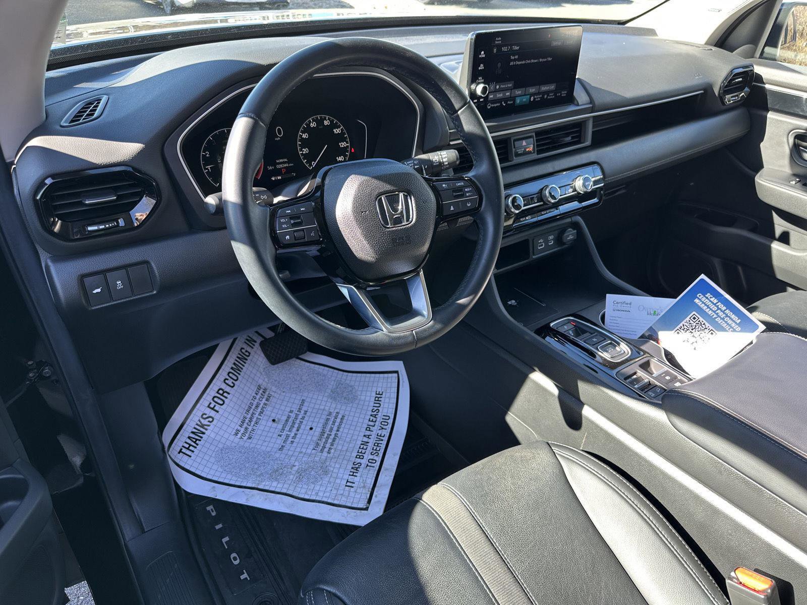 Certified 2025 Honda Pilot Touring image 9