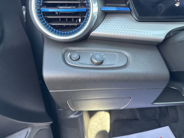 Used 2025 Chevrolet Trax LT image 19