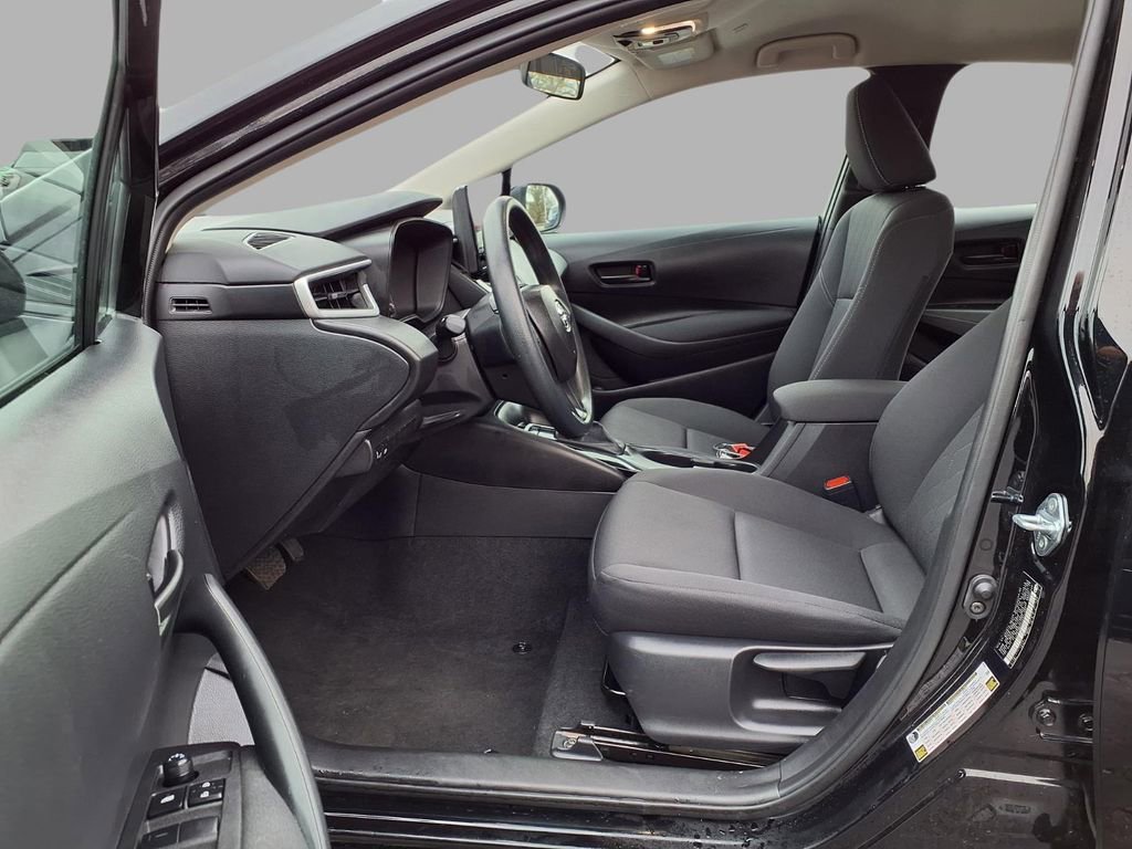Used 2025 Toyota Corolla LE FWD image 22