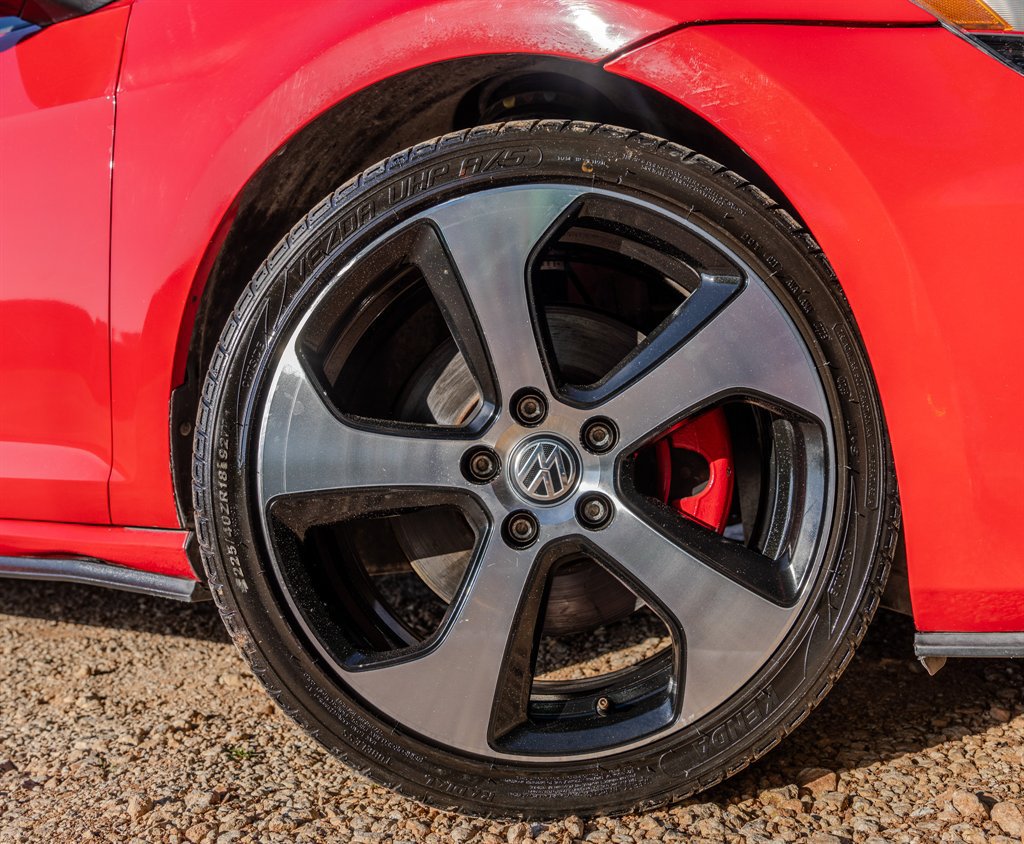 Used 2015 Volkswagen GTI SE FWD image 13