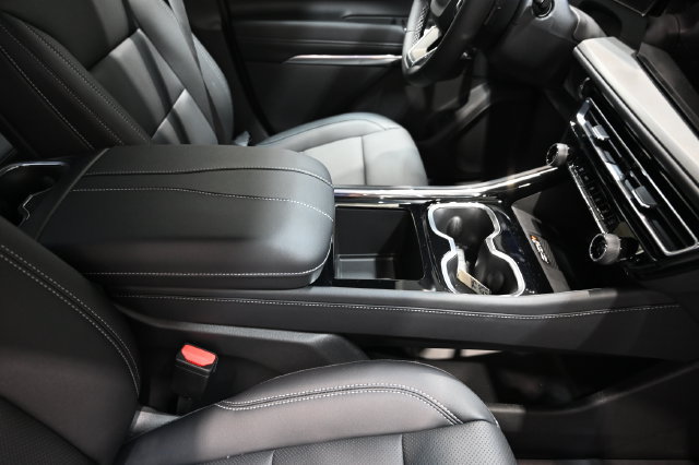 New 2027 Chevrolet Traverse LT w/ Midnight/Sport Edition FWD image 21