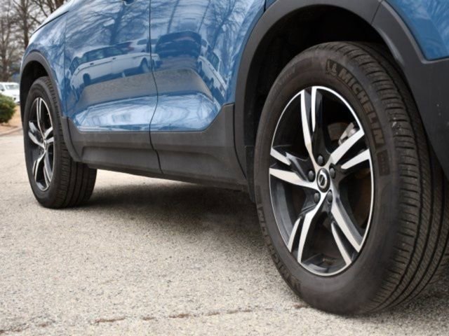 Certified 2025 Volvo XC40 B5 Core AWD/4WD image 9