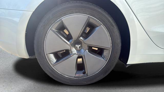 Used 2023 Tesla Model 3 Standard Range image 26