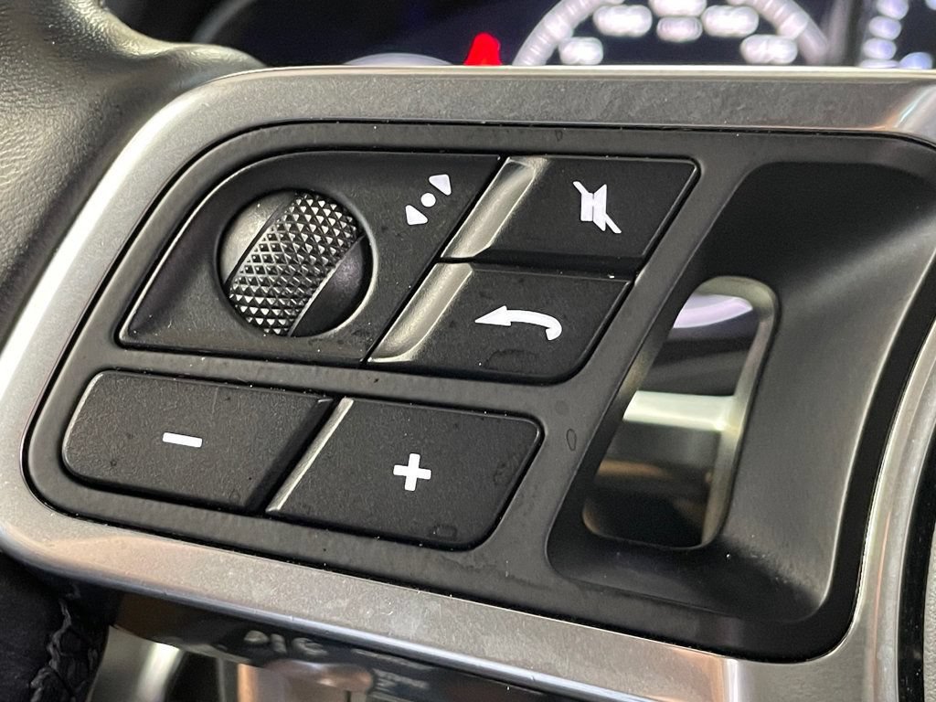 Used 2023 Porsche Cayenne w/ Premium Package AWD/4WD image 30