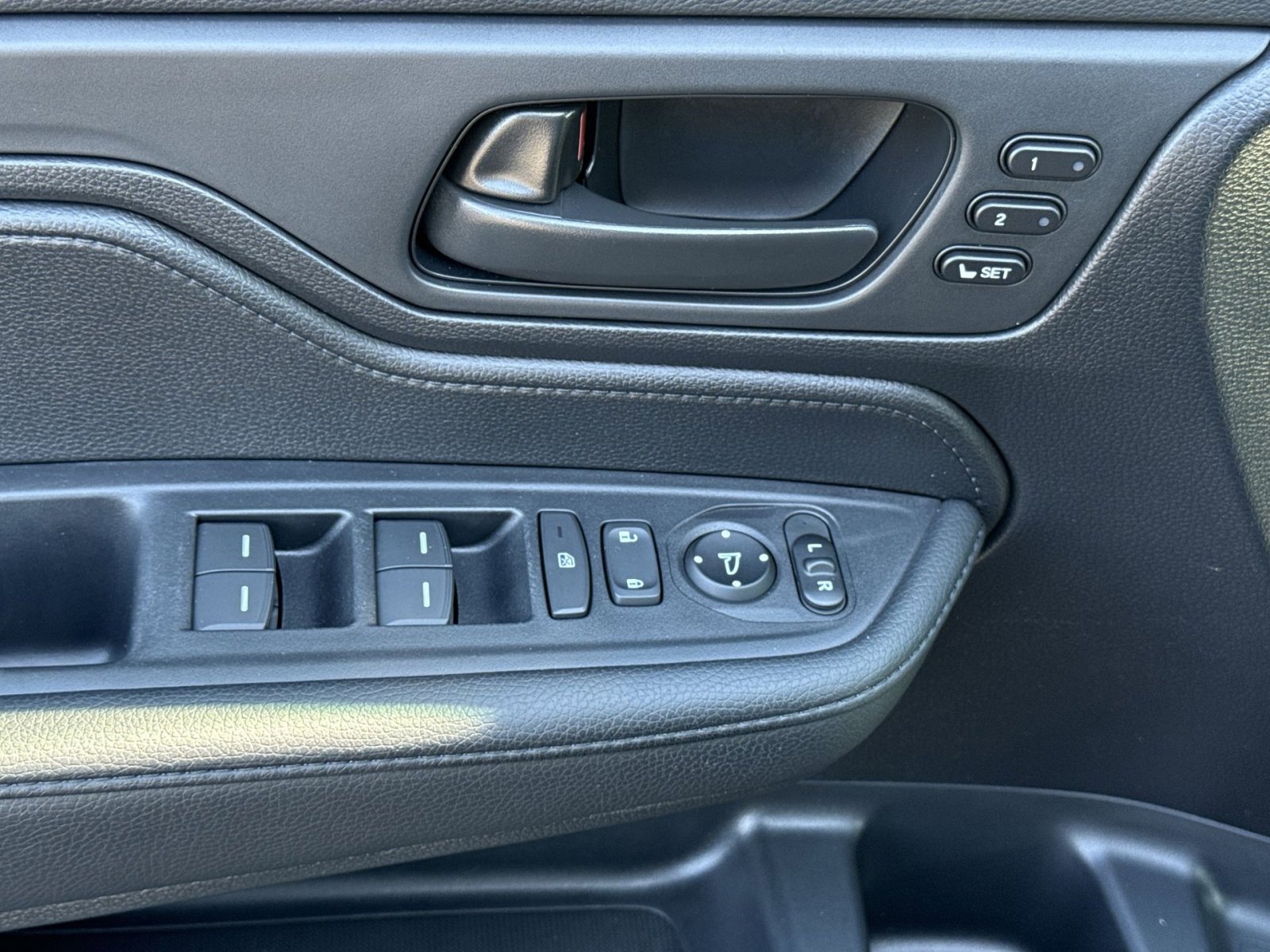 Used 2025 Honda Odyssey EX-L image 15