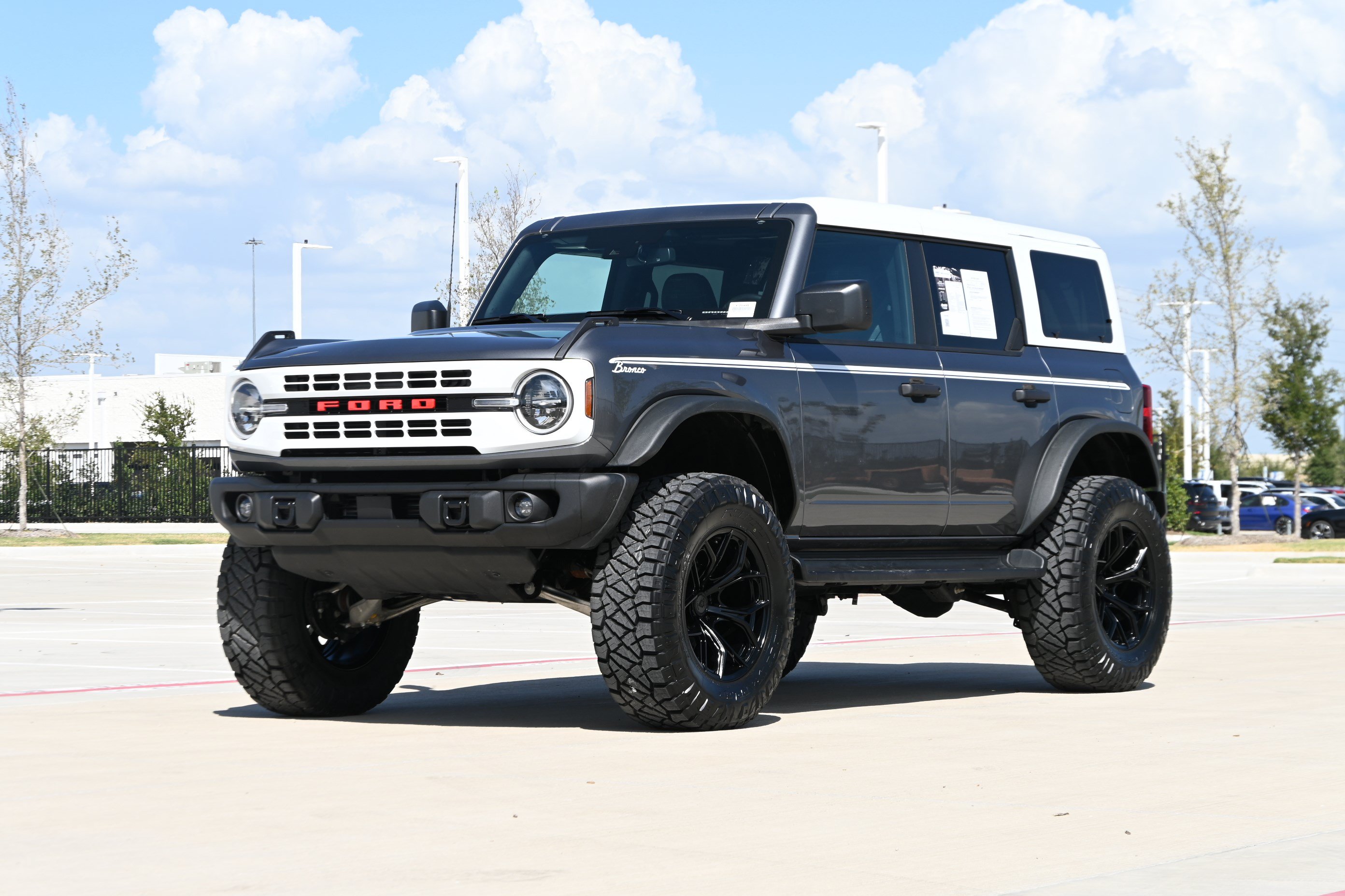 Used 2025 Ford Bronco Heritage Edition AWD/4WD image 5