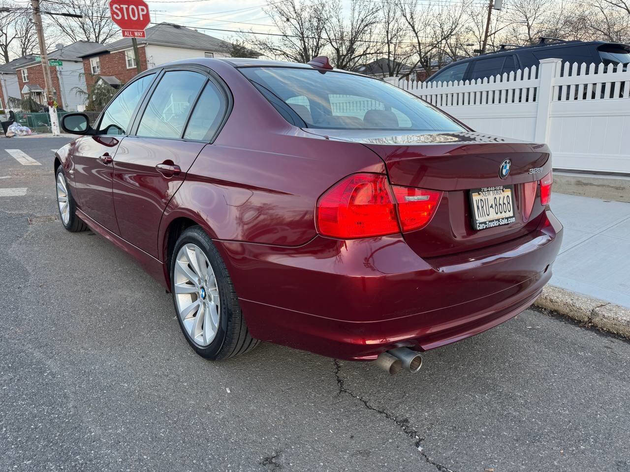Used 2011 BMW 328i xDrive Sedan image 4