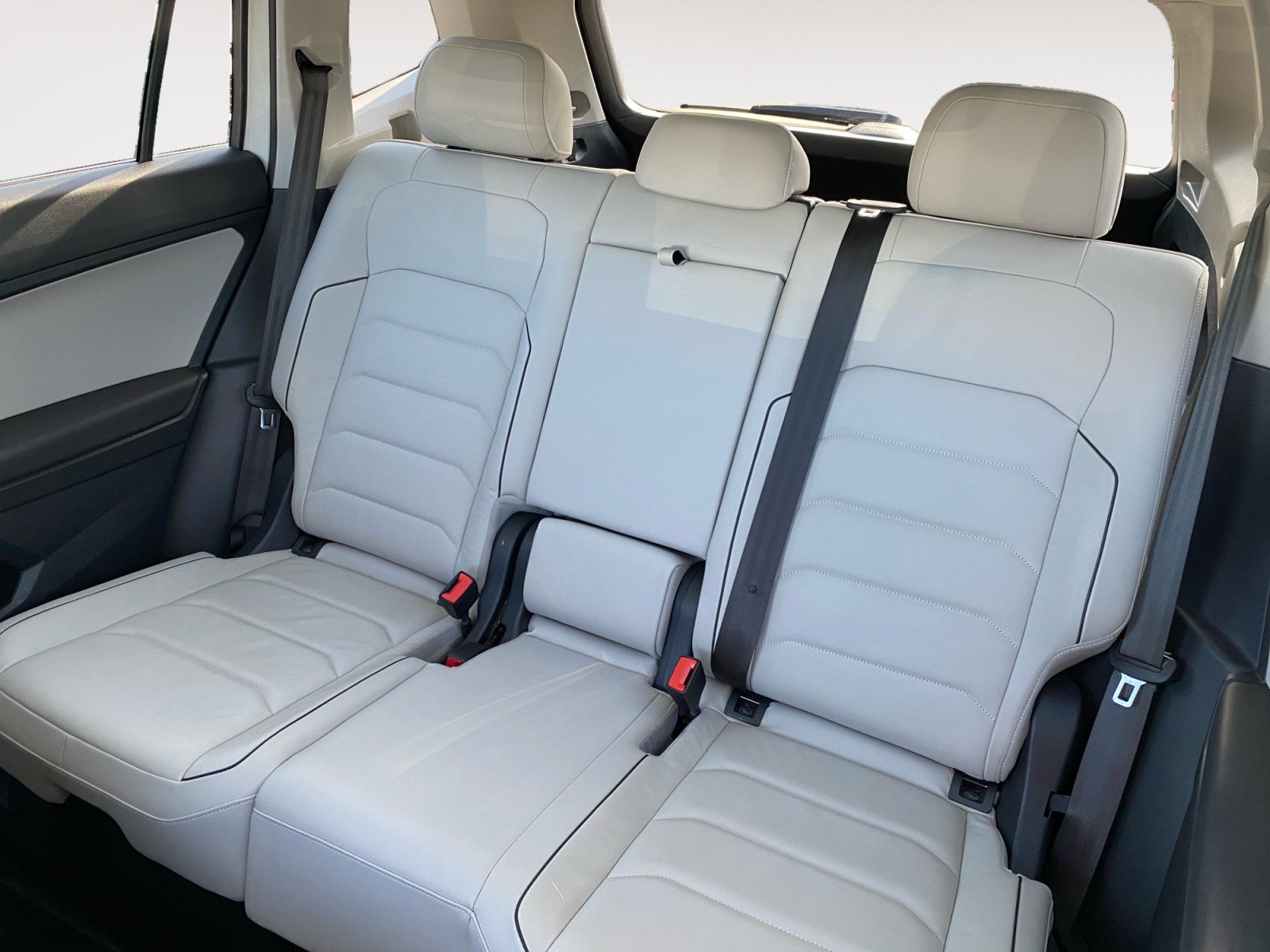 Used 2018 Volkswagen Tiguan SEL Premium AWD/4WD image 16