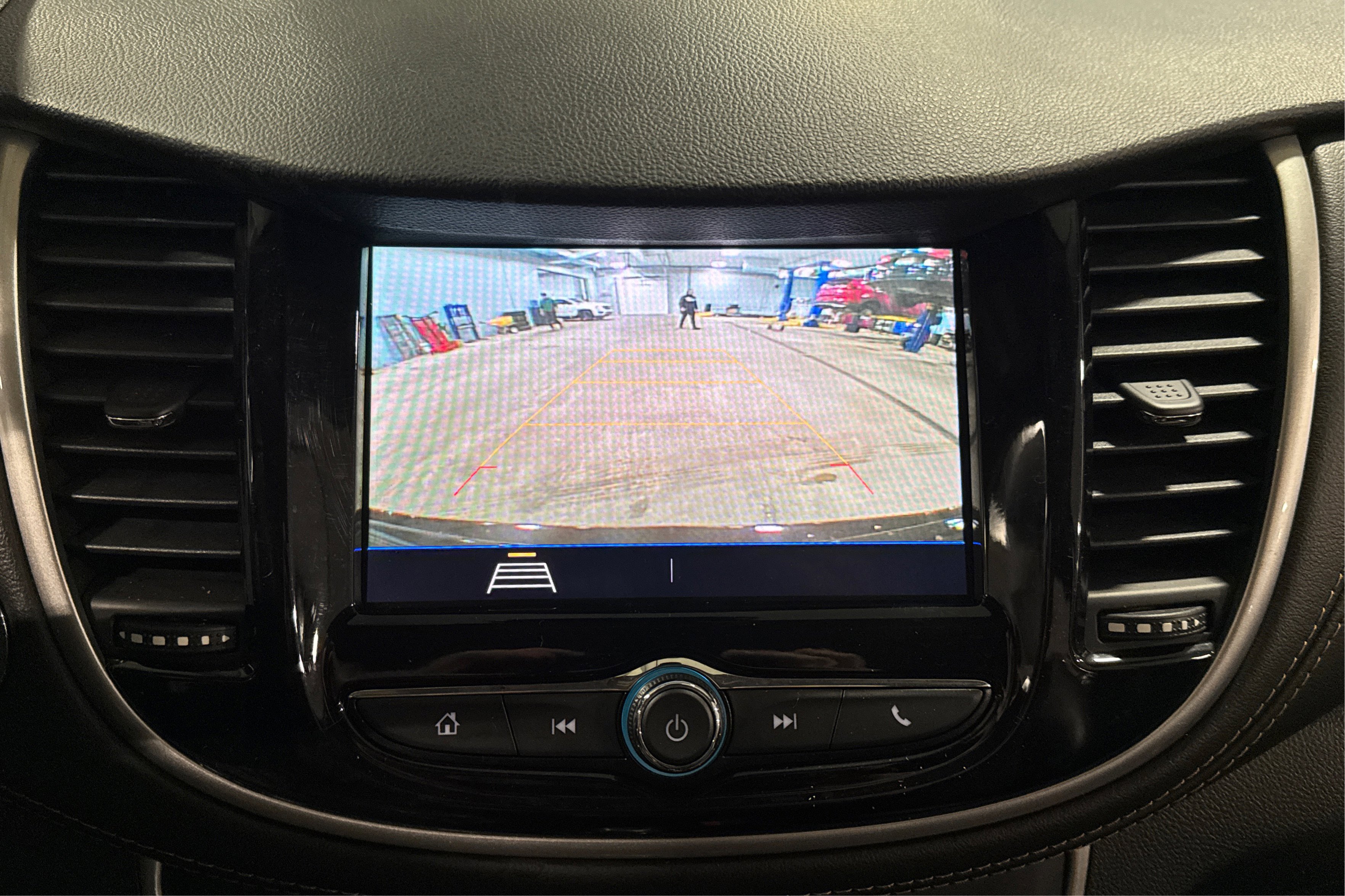 Used 2020 Chevrolet Trax LT w/ Driver Confidence Package image 29