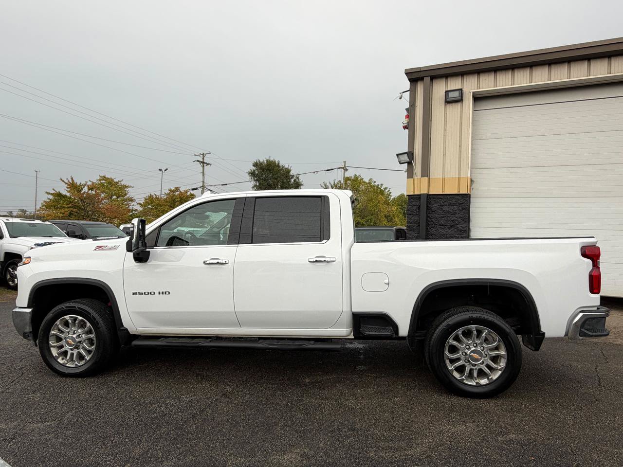 Used 2024 Chevrolet Silverado 2500 LTZ w/ LTZ Plus Package AWD/4WD image 2