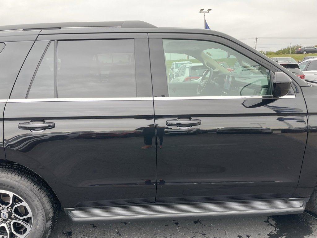 Used 2024 Ford Expedition XLT image 30