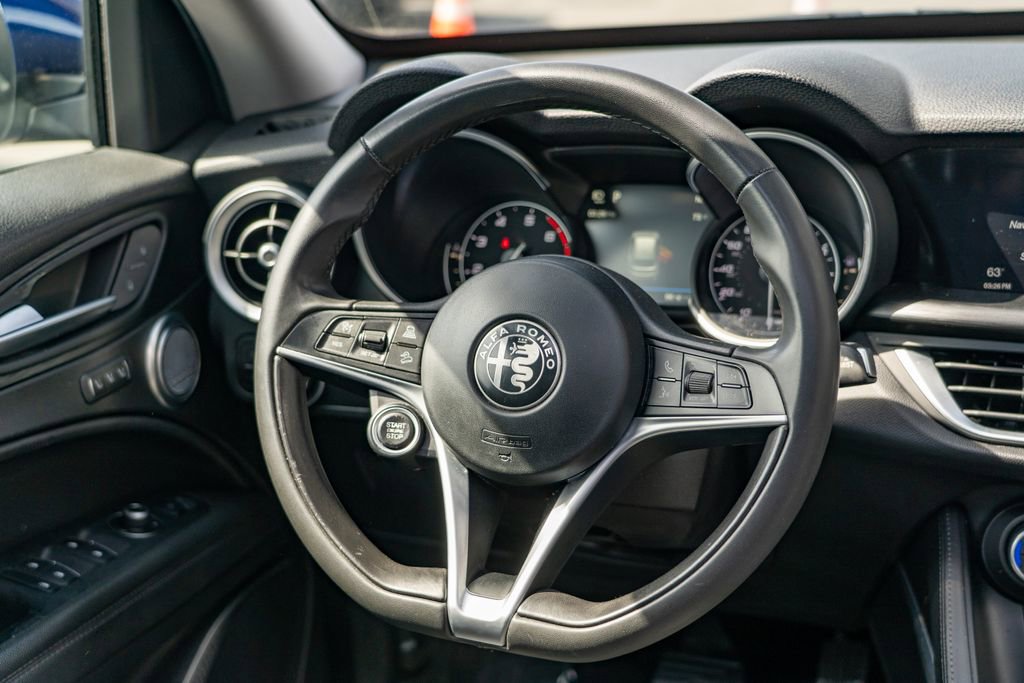 Used 2018 Alfa Romeo Stelvio AWD image 22