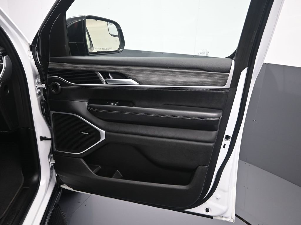 Used 2024 Jeep Wagoneer L Series II w/ Flexible Seating Group image 39