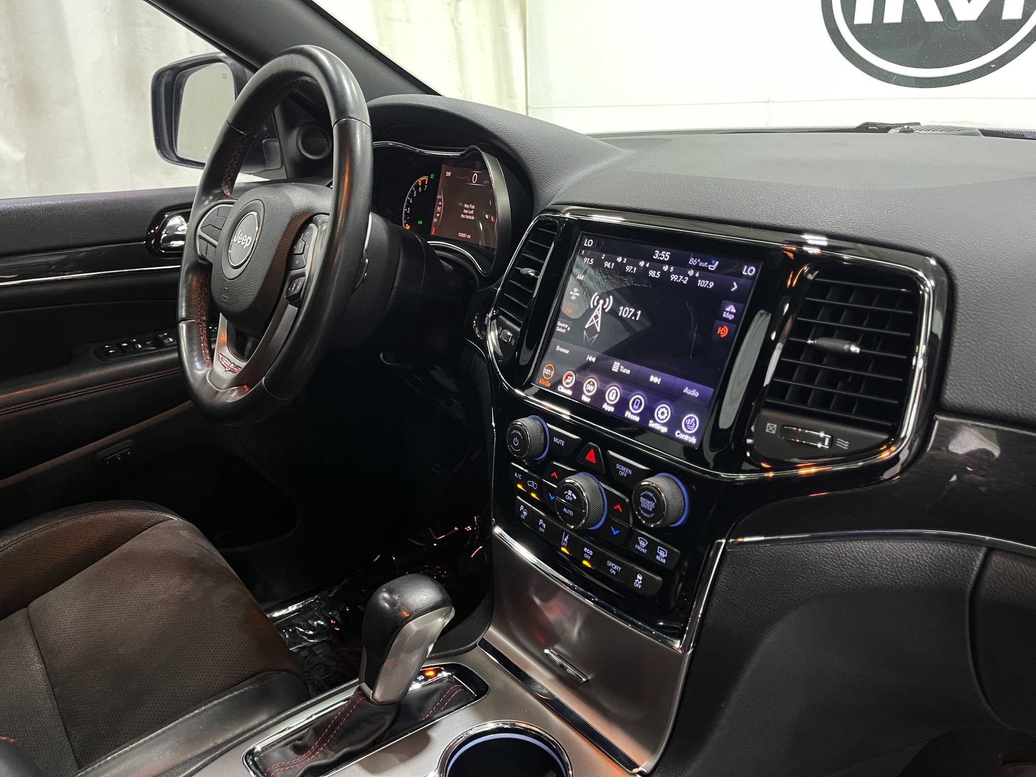 Used 2019 Jeep Grand Cherokee Trailhawk AWD/4WD image 20