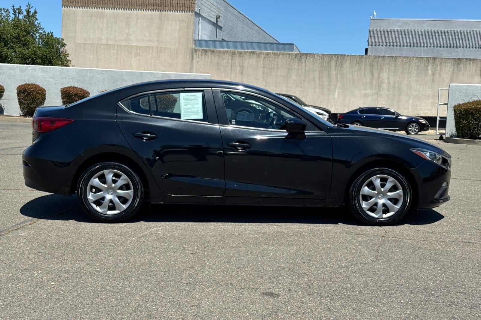 Used 2016 MAZDA MAZDA3 i Sport FWD image 6