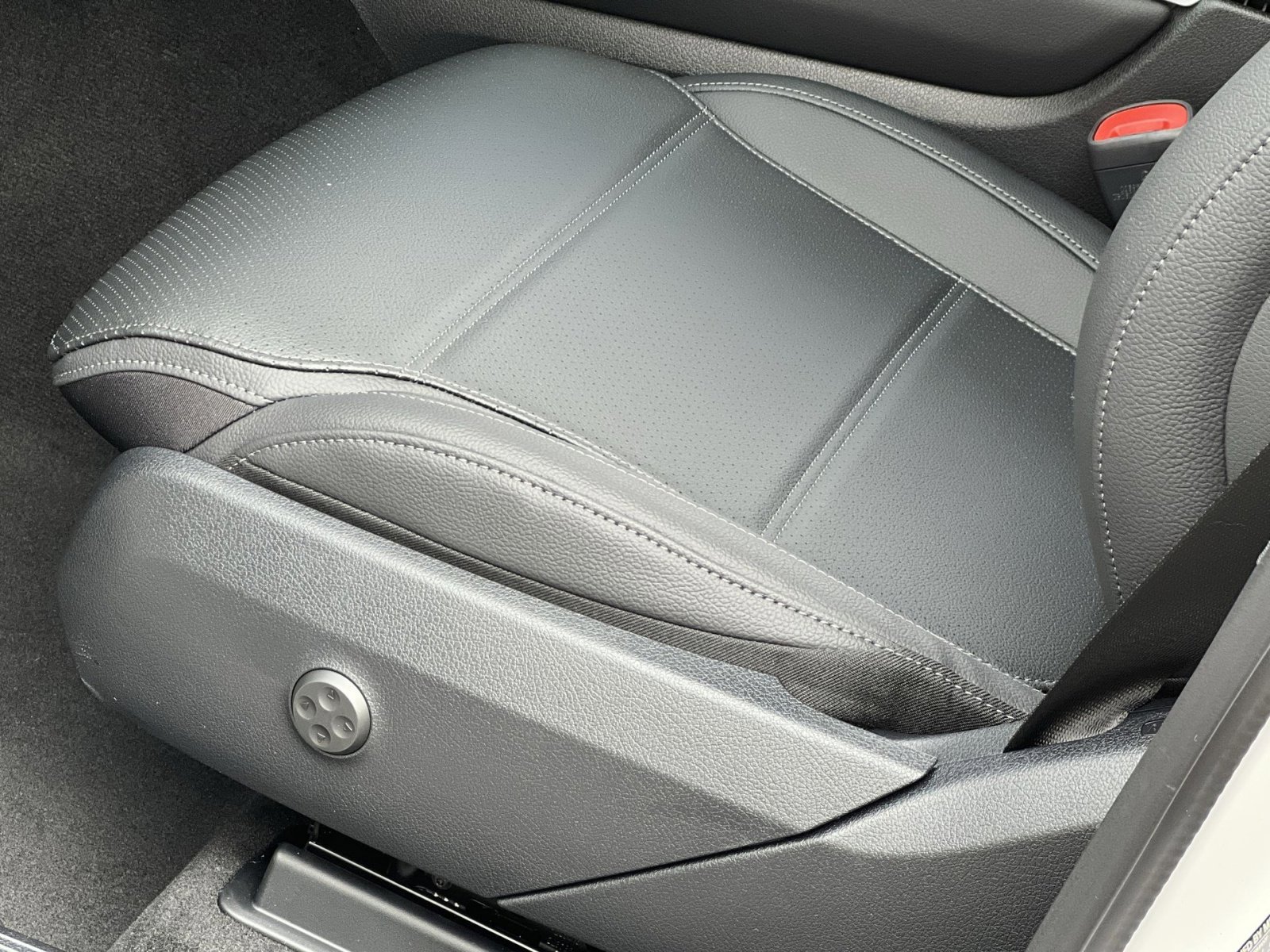 New 2026 Mercedes-Benz GLC 300 4MATIC image 12