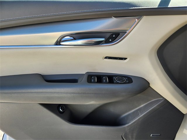 Used 2017 Cadillac XT5 Luxury w/ Driver Awareness Package image 18