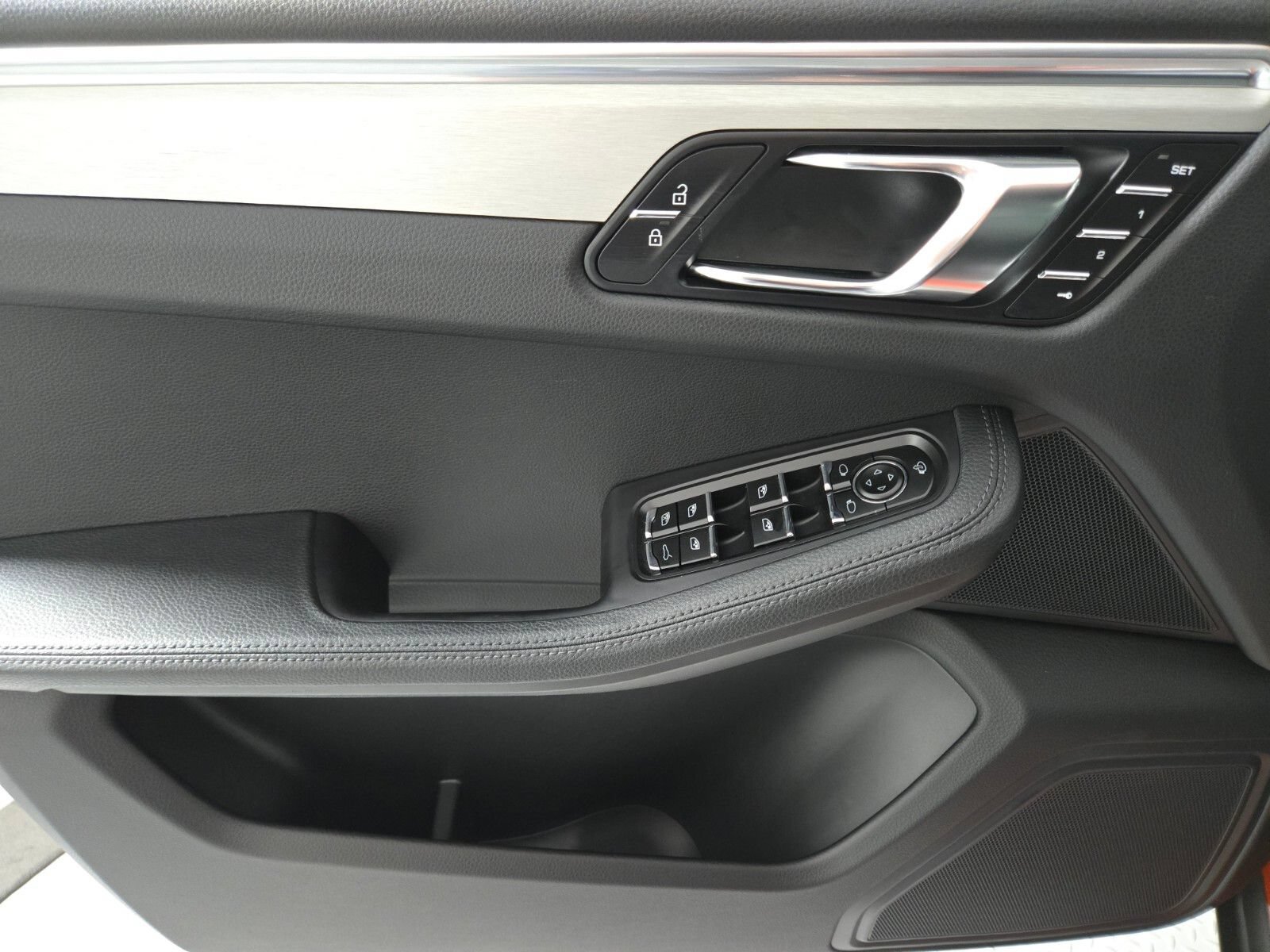 Used 2022 Porsche Macan S AWD/4WD image 21