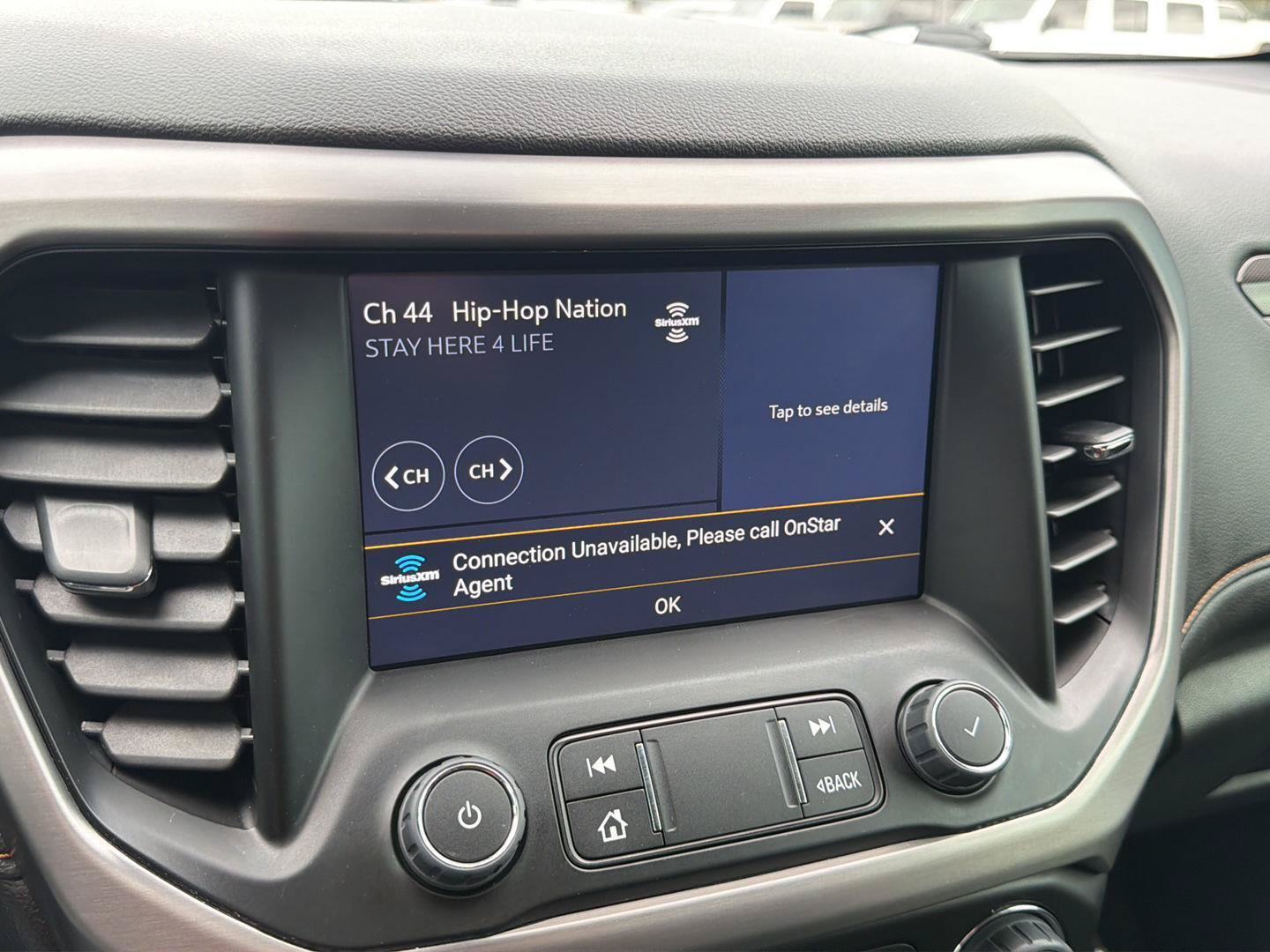 Used 2023 GMC Acadia AT4 w/ Technology Package AWD/4WD image 32
