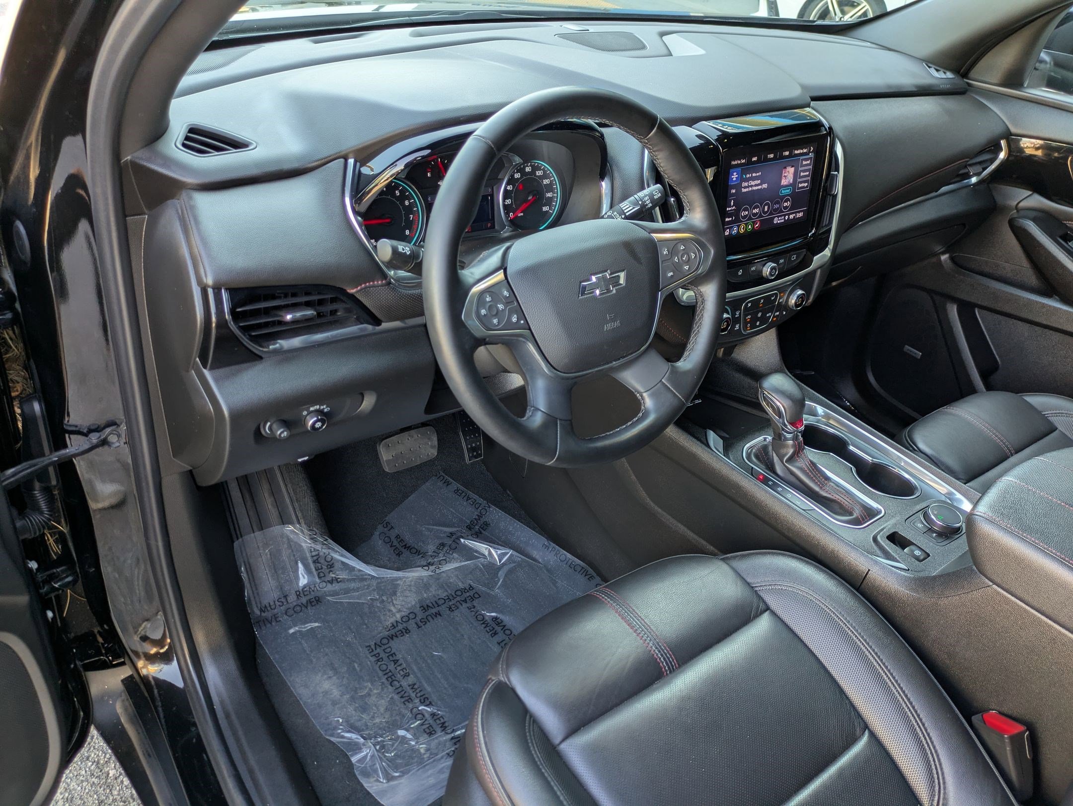 Used 2023 Chevrolet Traverse RS image 12